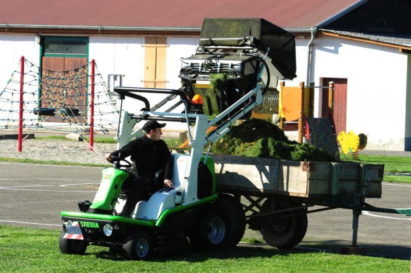 Tractor gazon diesel Etesia Hydro 124DL ptofesional parcuri peluze iarba Comforex Constanta