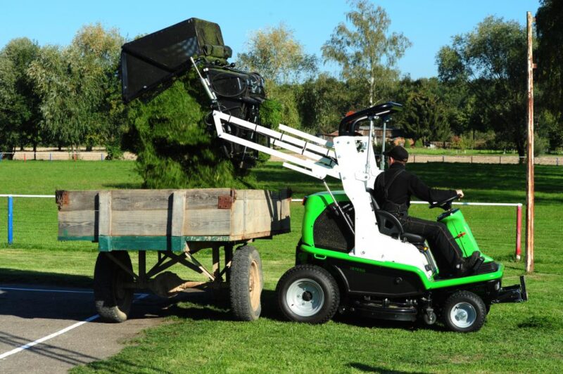 Tractor gazon diesel Etesia Hydro 124DL ptofesional parcuri peluze iarba Comforex Constanta