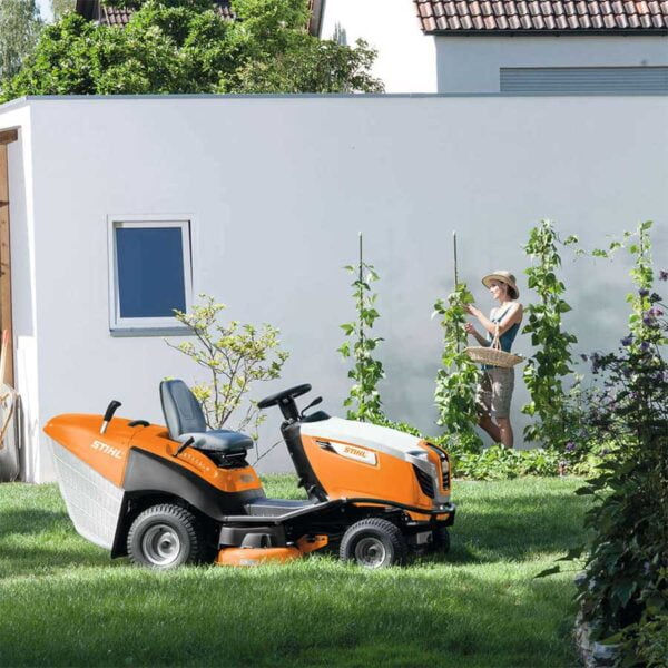 Tractorase tuns gazon Stihl